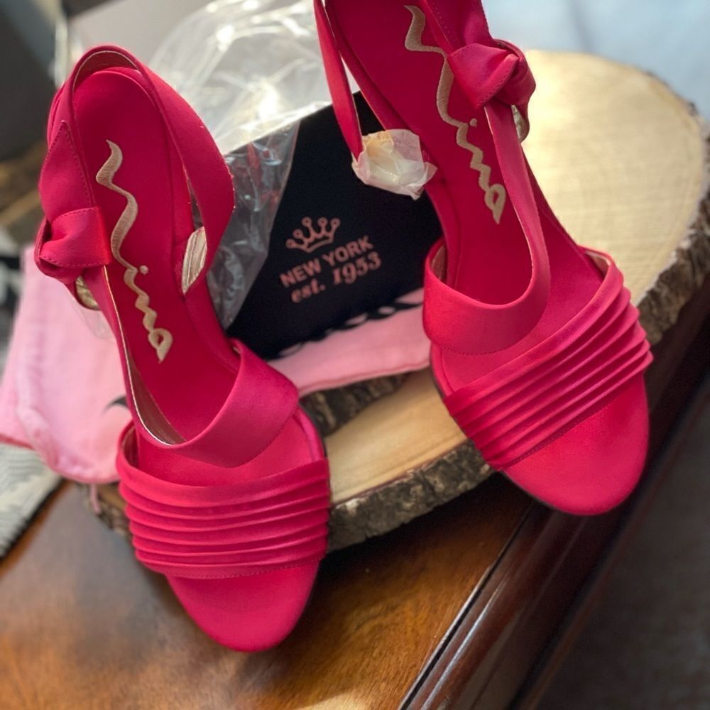VINTAGE pair of NINA Satin Heel, NWT SZ 36.5/6.5